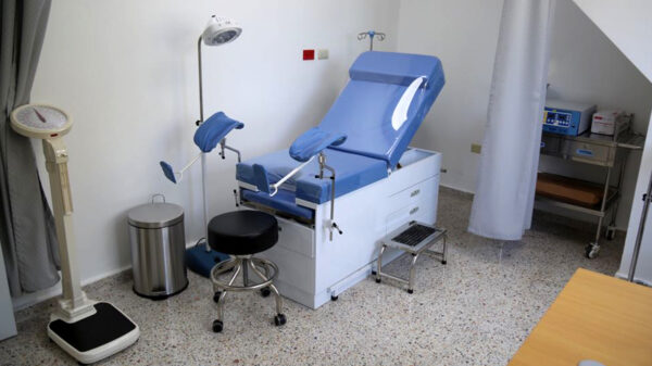 Cardiólogo fingía ser ginecólogo violó a 63 mujeres