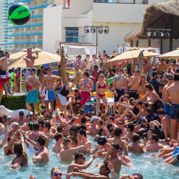 Recibirá Cancún a unos 15 mil ‘springbreakers’.