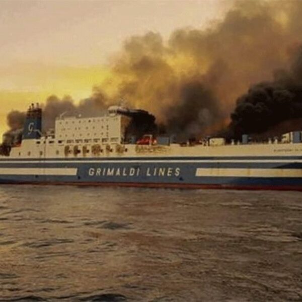 Se incendia ferry con 290 personas en costas de Grecia (VIDEO).