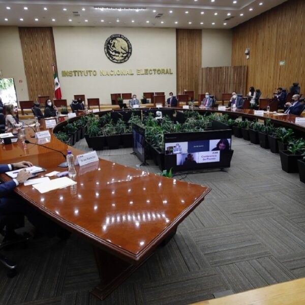 Consejeros del INE ganarán 262 mil 634 pesos al mes este 2022