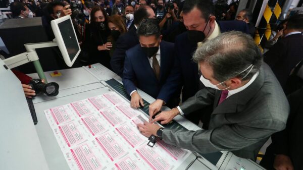 Ordena INE retirar manifiesto en apoyo a López Obrador