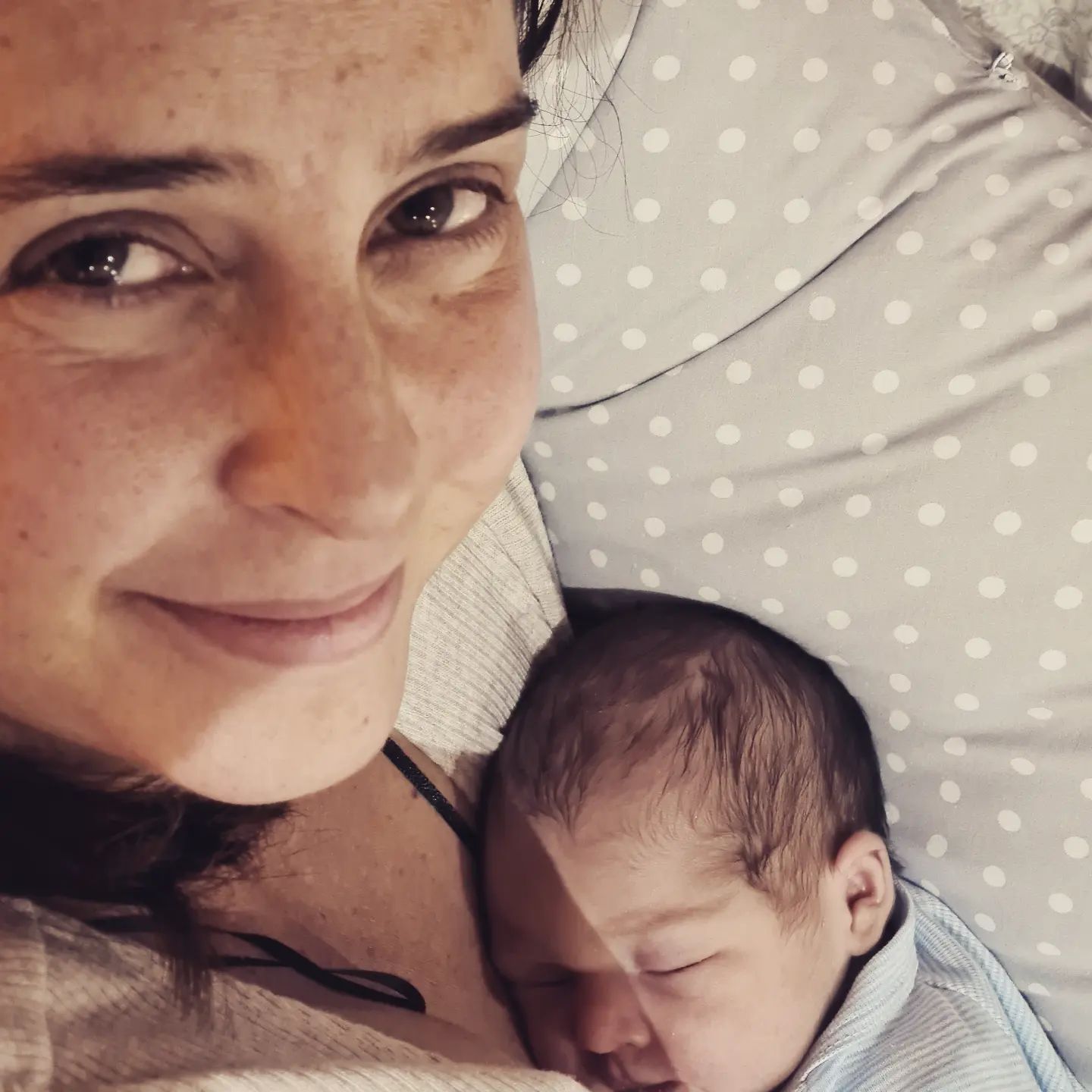 Irán Castillo anuncia el nacimiento de su hijo con foto de su placenta