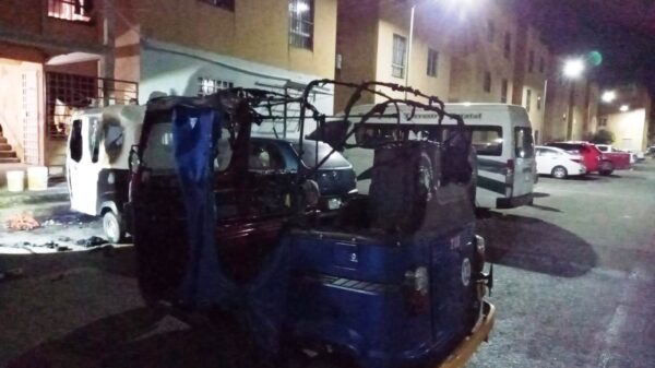 Incendian dos mototaxis en el fraccionamiento Paseos del Mar.