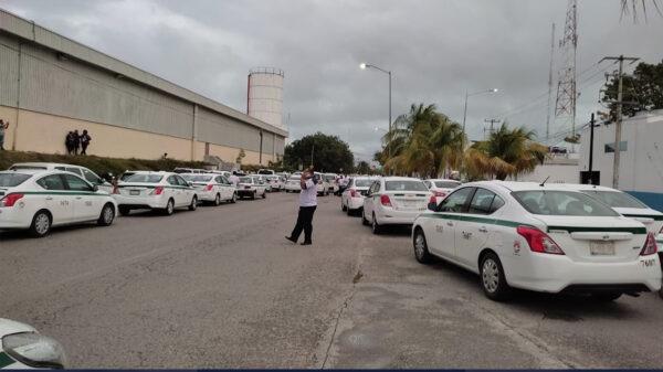 Sitian taxistas instalaciones de la FGE en Cancún
