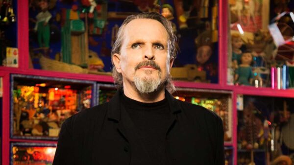 Miguel Bosé paga sus deudas hipotecando su casa