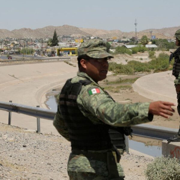 Militares en la frontera, para frenar tráfico de drogas y personas: AMLO