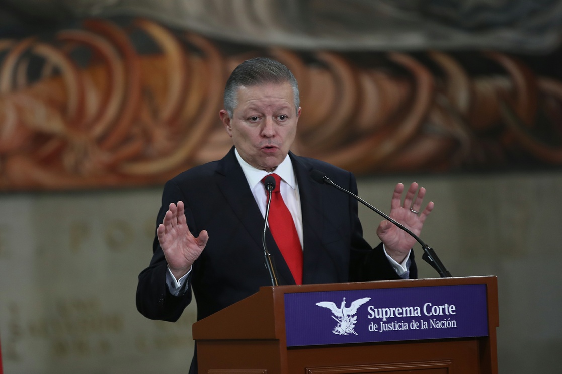 “Los salones, los pasillos de la Corte estuvieron ‘tomados’ por el Poder Ejecutivo. Allí estaban los secretarios de Estado, el que en ese entonces era director del IMSS”, dijo el presidente del máximo tribunal, Arturo Zaldívar.