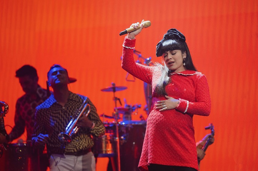 Mon Laferte presenta por primera vez a su bebé 'Joel'