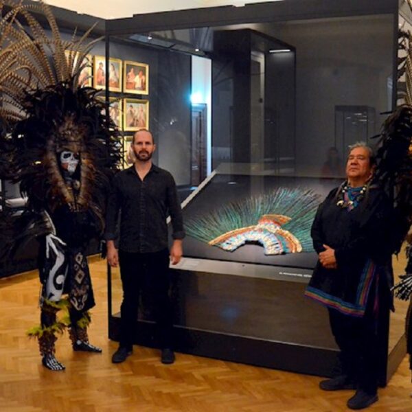 “Prepotencia y arrogancia” de Austria al solicitar el Penacho de Moctezuma