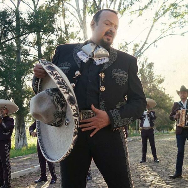 Pepe Aguilar teme a las represalias si lanza un libro biográfico