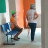 Video: Mujer amarra a su esposo y lo obliga a vacunarse contra el covid-19