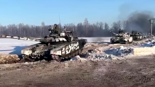 Ejército ruso se retira de la frontera de Ucrania