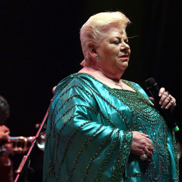 Revela Paquita la del barrio que "está luchando" por su salud