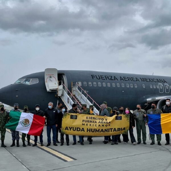 Aterriza avión en Rumania para repatriar a mexicanos