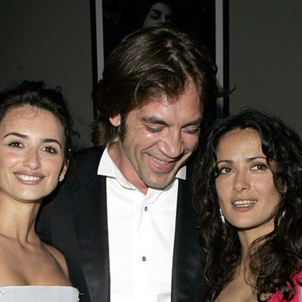 Salma Hayek felicita a Penélope Cruz y Javier Bardem por sus nominaciones al Oscar