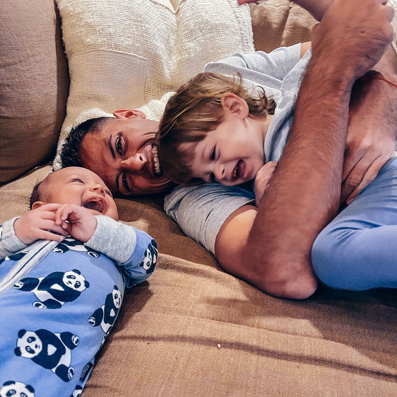 Sarah Kohan acusa a "Chicharito" Hernández ser padre ausente