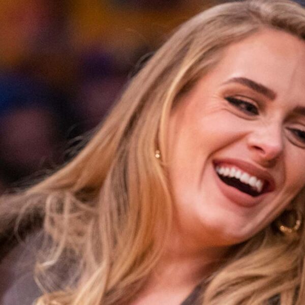 VIDEO: Captan a Adele bailando pole dance en antro gay