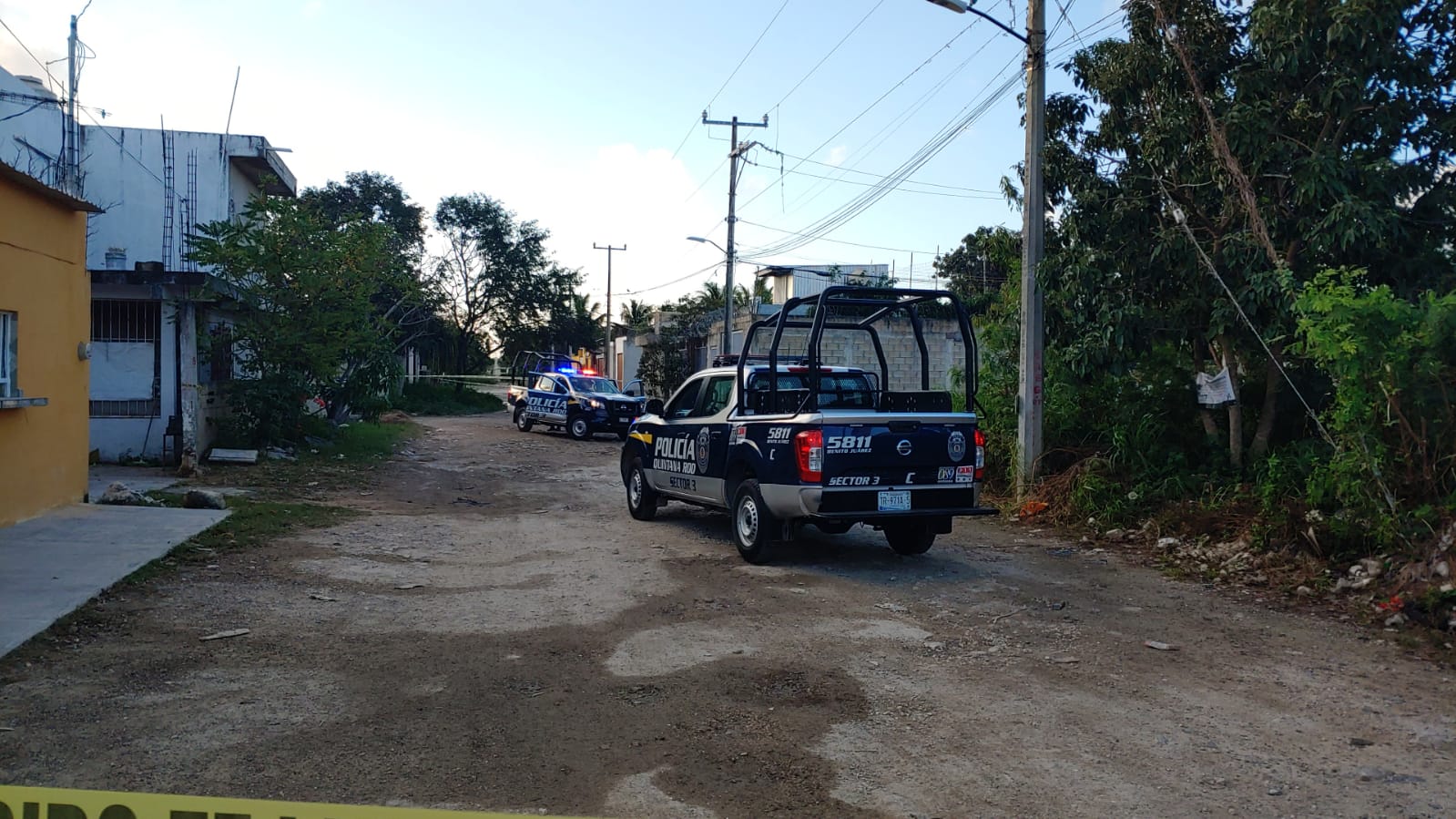 Hallan un ejecutado en la Supermanzana 245 de Cancún; se trata de un hombre que fue localizado entre la maleza.