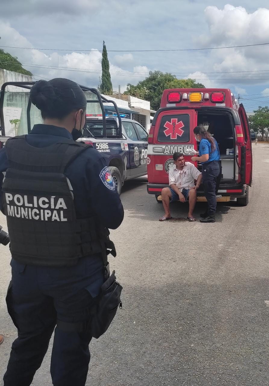 Riña deja a un lesionado en el fraccionamiento Los Héroes; sujeto fue atacado por su compañero de parrandas por no cooperar.