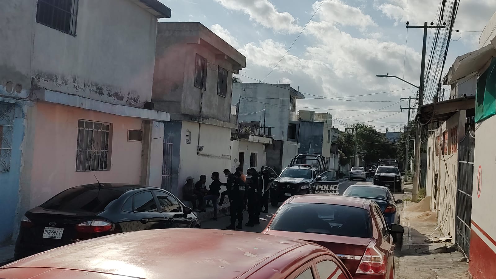 Hallan a una persona sin vida al interior de una vivienda en la Supermanzana 68 de Cancún; autoridades ya investigan los hechos.