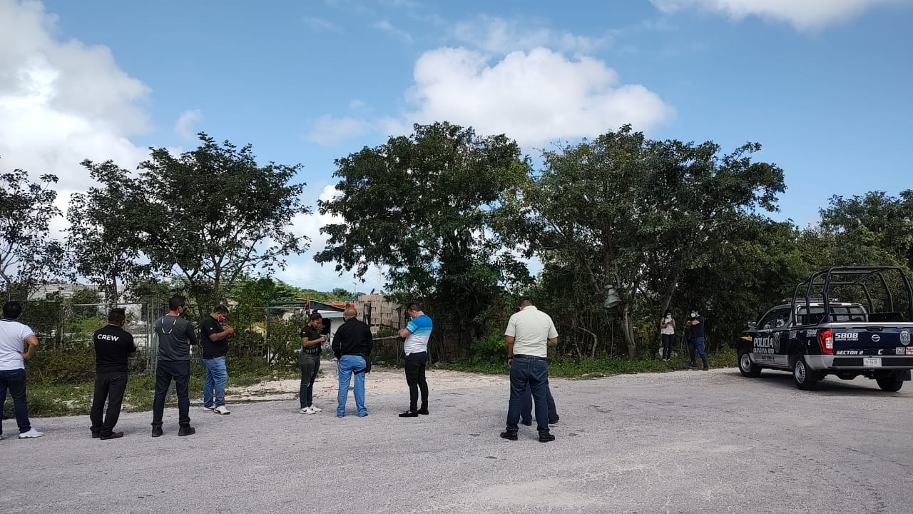 Hallan a sujeto sin vida en una caseta de seguridad al lado del autódromo; según sus compañeros, momentos antes sufrió una caída.