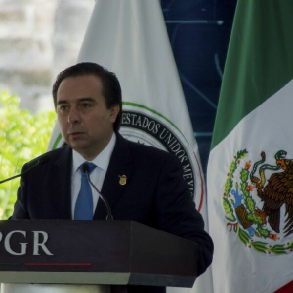 Zerón sabe qué pasó con los 43 normalistas: AMLO