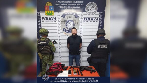 Detienen a sujeto fuertemente armado en Playa Del Carmen