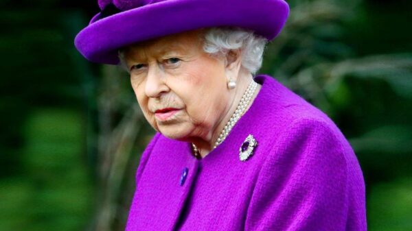 Da positivo a Covid-19 la reina Isabel II.