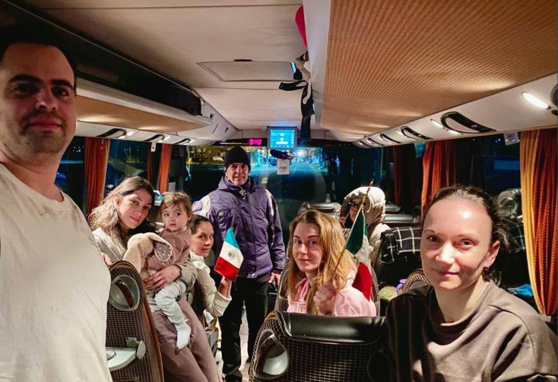 Vuela a Rumania avión de la FAM para repatriar a mexicanos evacuados de Ucrania; se espera que retornen el miércoles 2 de marzo.