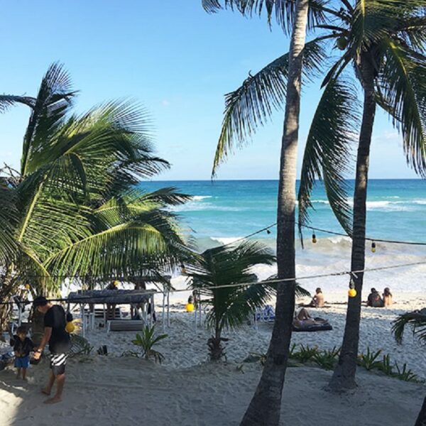 Condiciones no aptas para disfrutar de las playas de Tulum.