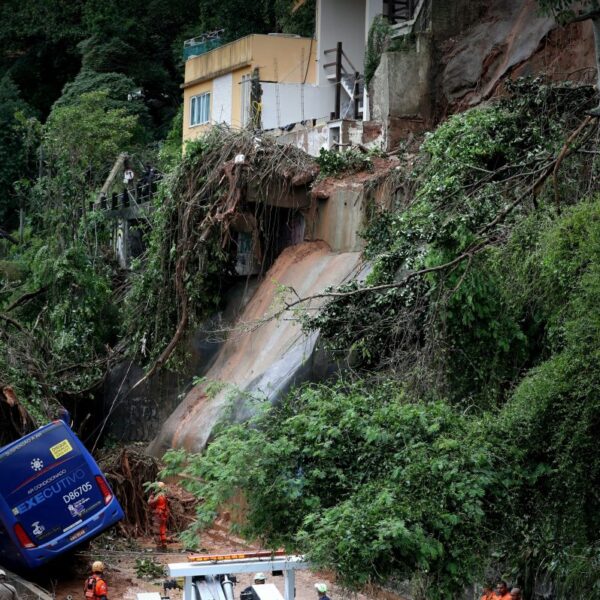 Aumenta el número de muertos por fuertes lluvias en Río de Janeiro, Brasil.
