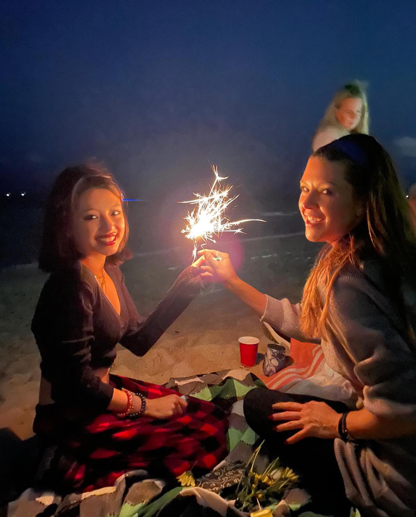 rompe en llanto al hablar de la relación que su hija mantiene con su padre