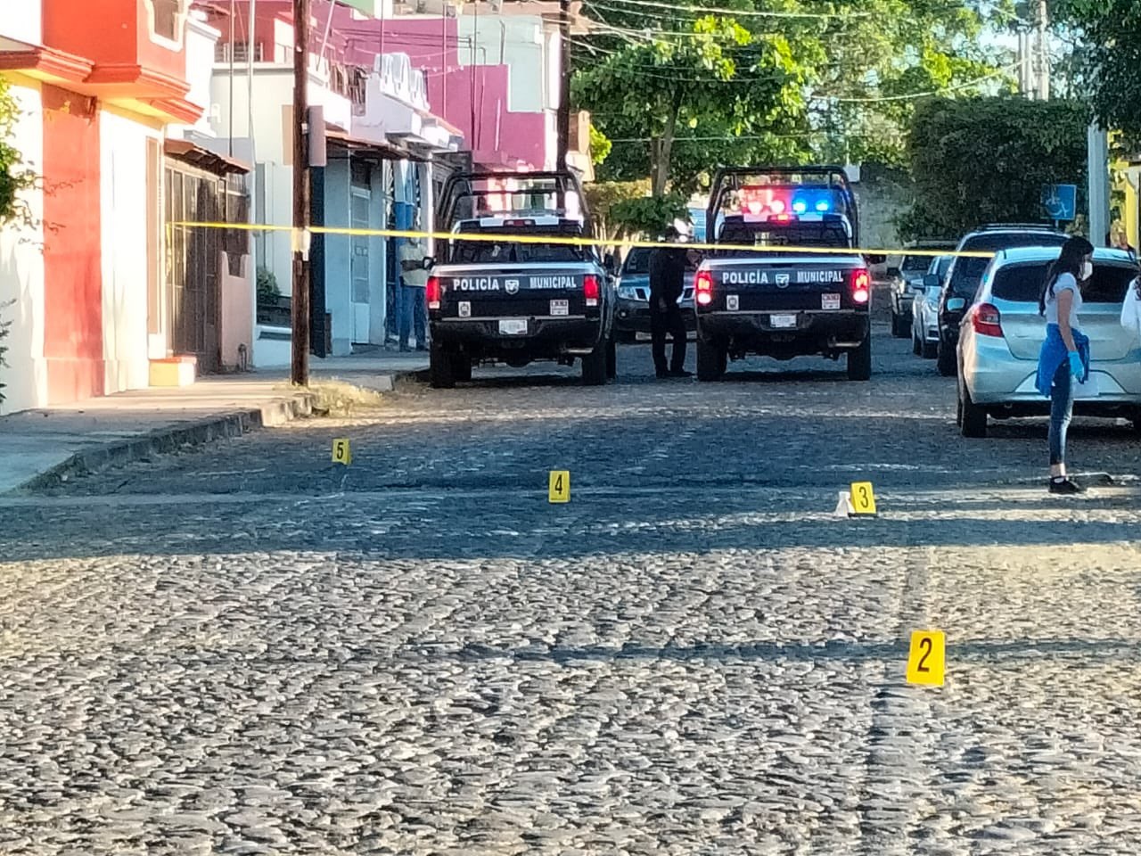 Alerta en Colima por balaceras y hechos violentos durante 4 días; al menos 10 personas han perdido la vida, hay toque de queda.