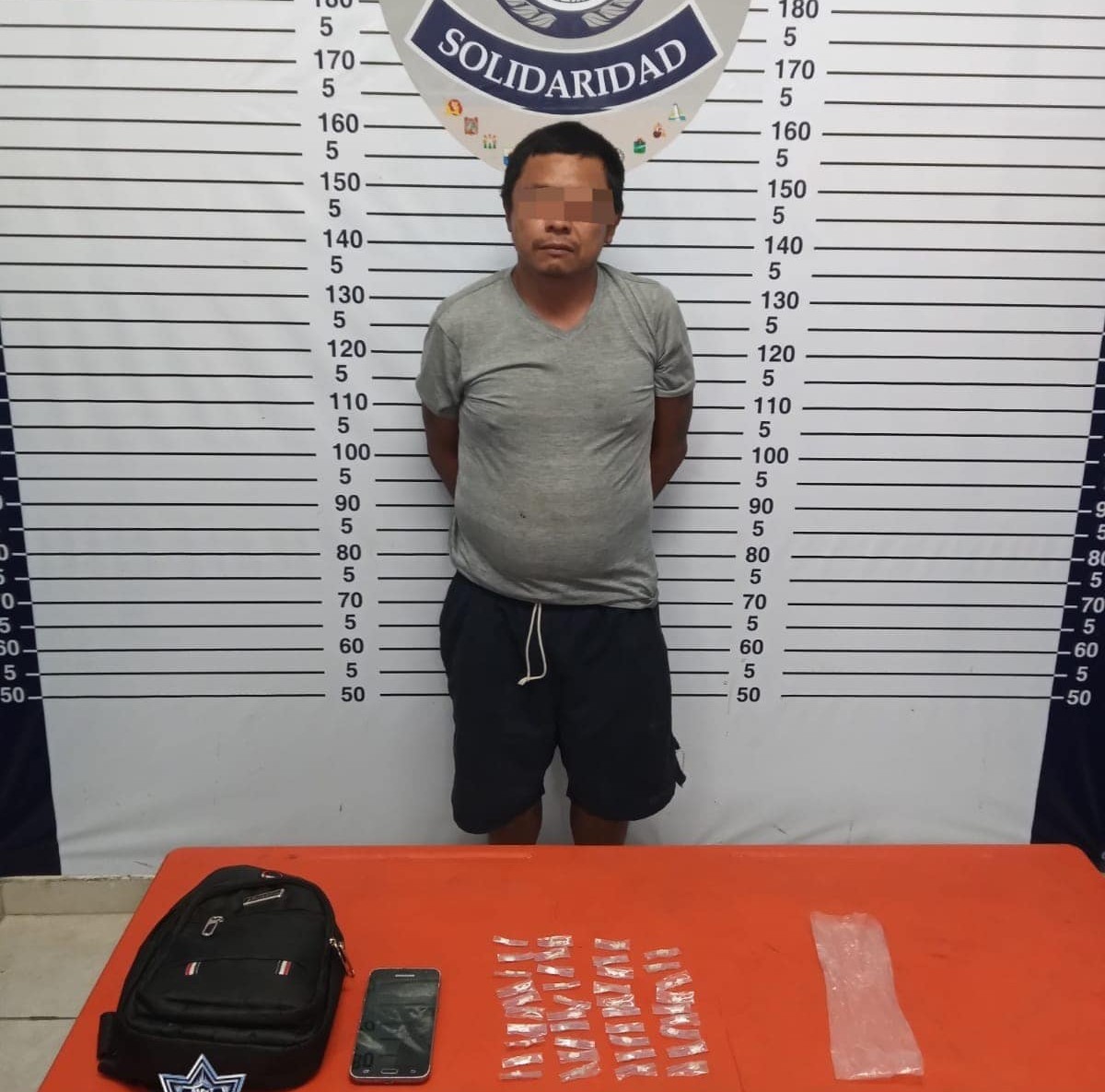 Cae en Playa del Carmen un distribuidor de crack; policías le decomisaron 39 dosis del alcaloide cuando lo detuvieron en la colonia Ejido.