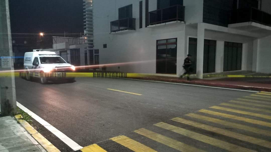 Hallan restos humanos en El Pedregal en Playa del Carmen; pudieran estar relacionados con un cuerpo embolsado localizado la tarde de ayer cerca del lugar.