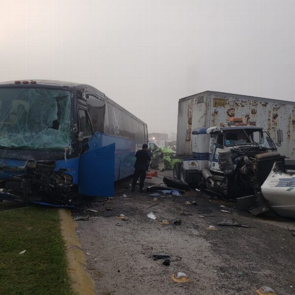 Se accidenta en Tabasco autobús turístico que salió de Cancún.