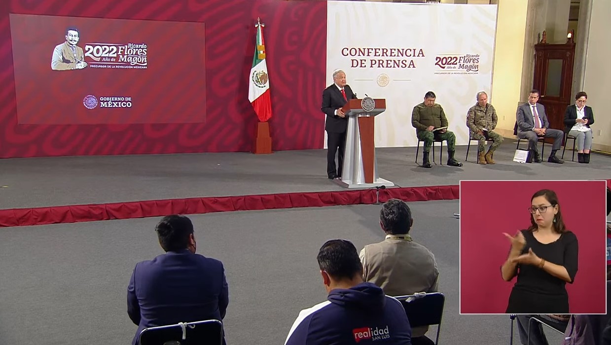 Ordena el INE a AMLO bajar los vídeos sobre la inauguración del AIFA.