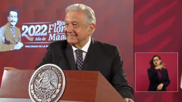 Opositores compraron aparatos para espiar celulares: AMLO