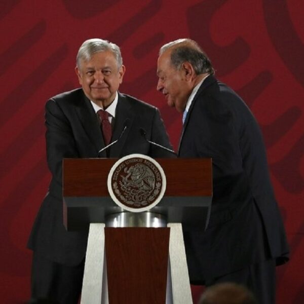 Agradece AMLO a Slim comentarios sobre ataques de IP contra gobierno