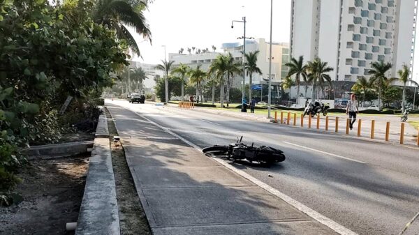 Video: Muere motociclista en zona hotelera de Cancún al derrapar