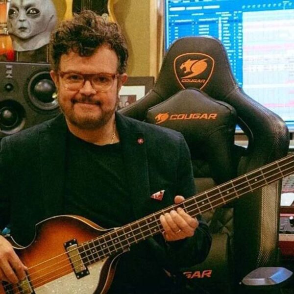 ¿Aleks Syntek piensa cantar reguetón?