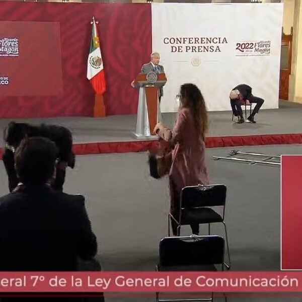 Alerta sísmica interrumpe la mañanera de AMLO