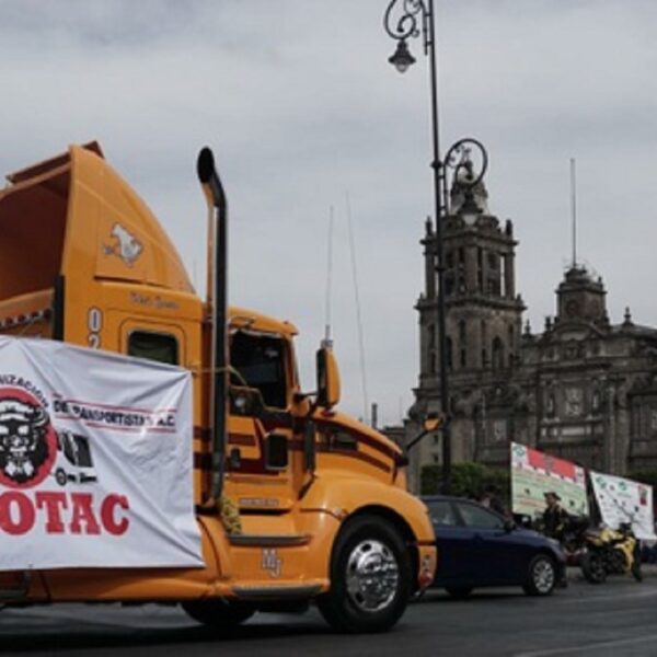 Paro nacional de transportistas provoca caos vial en carreteras