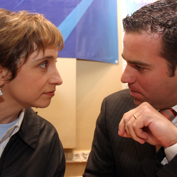 Tener adversarios como Loret de Mola le ayuda a la 4T: AMLO