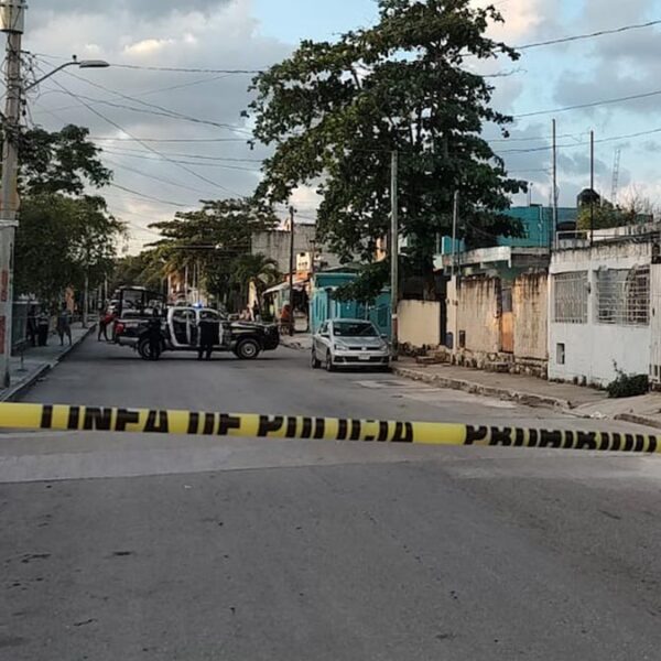 Atacan a balazos en Cancún domicilio en la SM 101