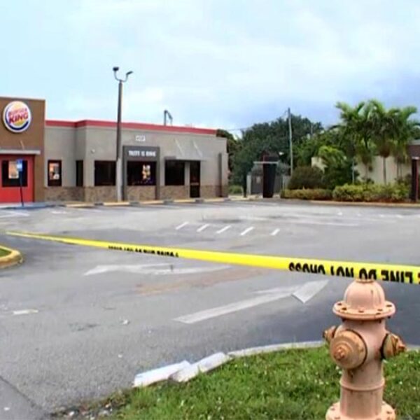 Empleada de Burger King dispara contra cliente inconforme