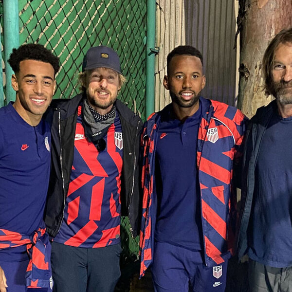 Captan a Owen Wilson en el Estadio Azteca apoyando a Estados Unidos