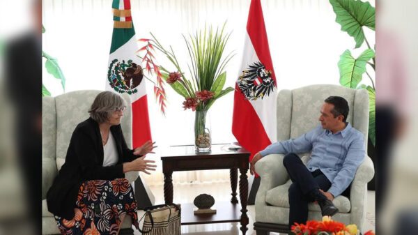 Se reúne Carlos Joaquín con embajadora de Austria