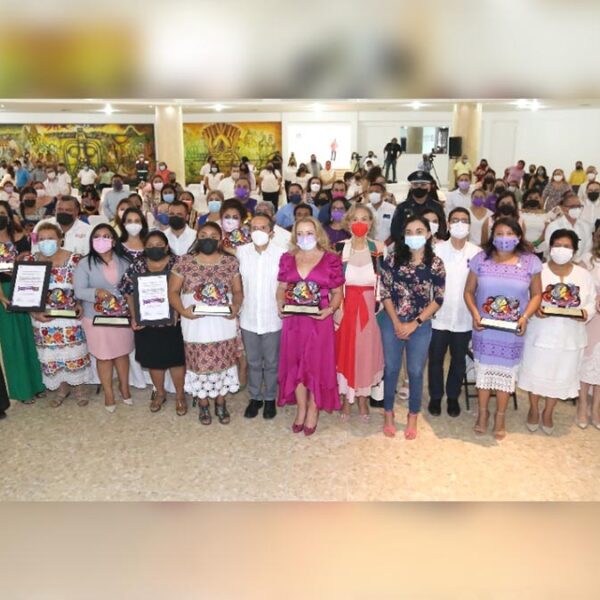 Que las mujeres tengan alas para volar sus propios sueños y que haya libertad y justicia para lograrlo: Carlos Joaquín