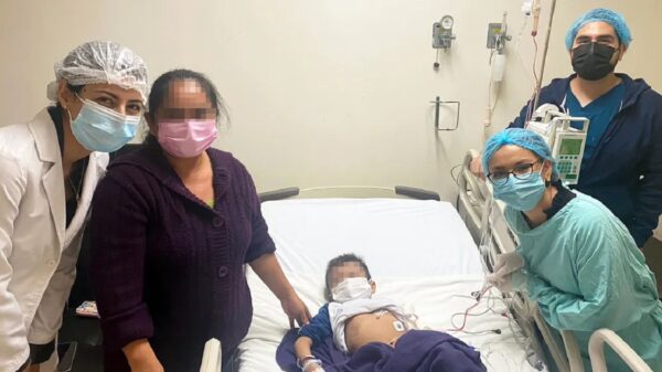 Exitoso trasplante de médula ósea salva a niño indígena de Quintana Roo